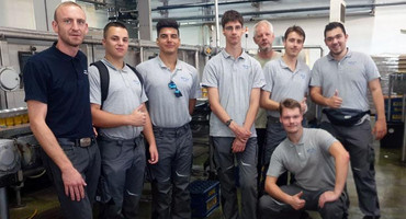 Acht männliche Teilnehmer am Erasmus+-Projekt