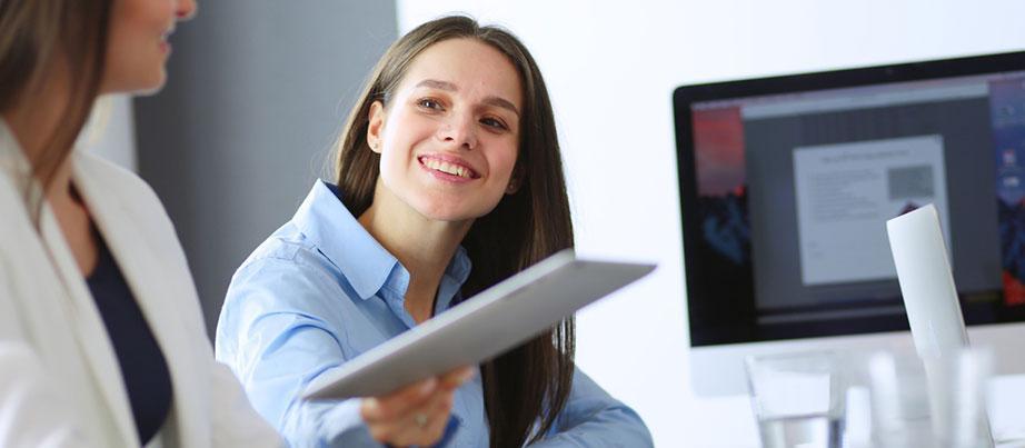 Auszubildende reicht Erasmus-Stipendium an Ausbilderin weiter