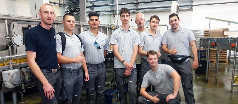 Acht junge Männer, die am Erasmus+-Projekt teilnehmen