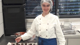 Auszubildende in einer Küche in Wien