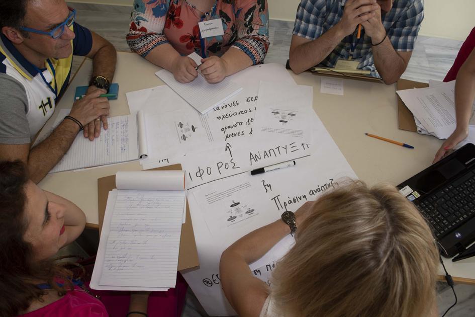 Personengruppe am Tisch