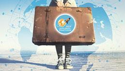 Azubi mit Koffer mit der Aufschrift: Mein Auslandspraktikum